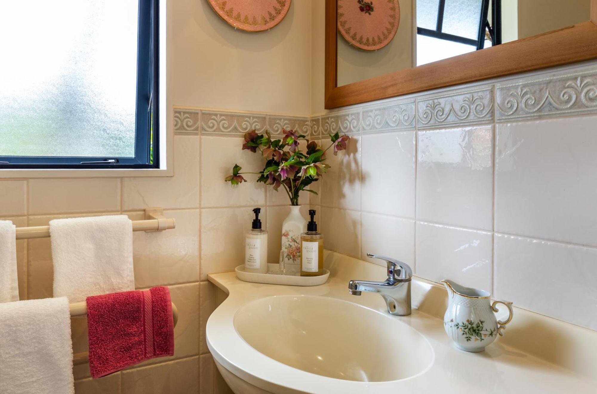 Olive Rabbit - Boutique Bed & Breakfast Turangi Exterior photo